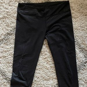 Fabletocs black capri